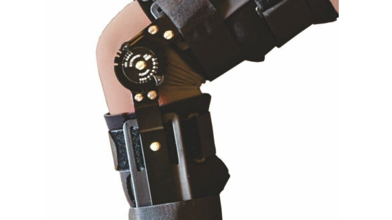 Rom Knee Brace On