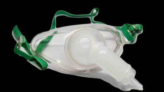 Covidien Tracheostomy Mask Adult